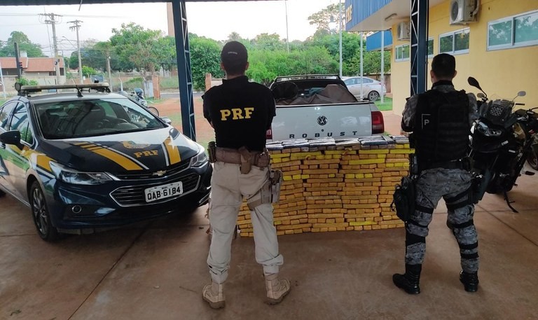 PRF apreende meia tonelada de maconha em Três Lagoas