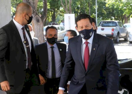Governo precisa saber administrar lucros da Petrobras, diz Mourão