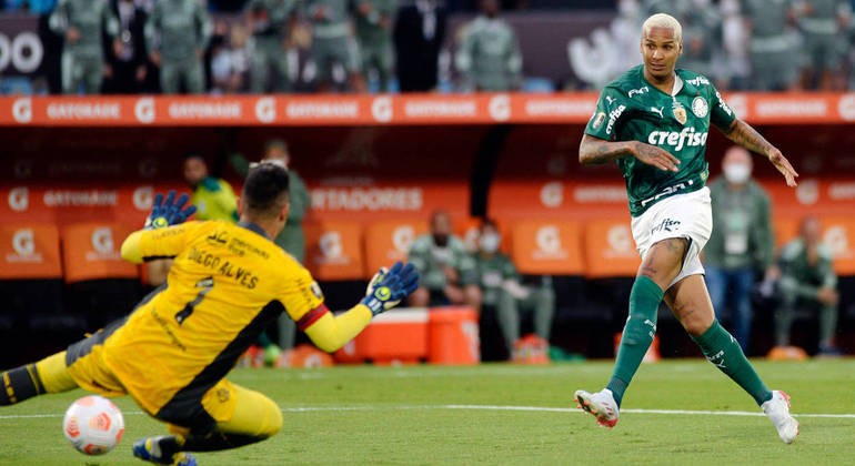 Deyverson marca na prorrogação e garante tri do Palmeiras contra Fla