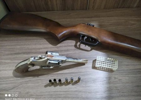 Polícia Militar de Glória de Dourados apreende duas armas durante atendimento de ocorrência.