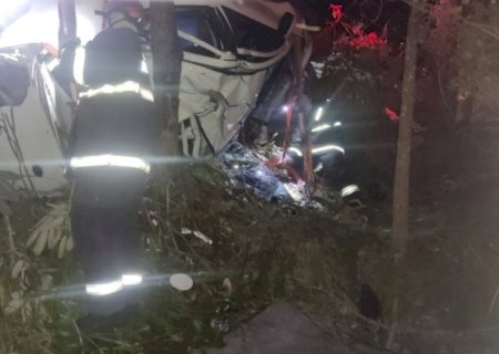 Duas pessoas morrem e duas ficam feridas em capotagem de carro em rodovia no Pantanal de MS