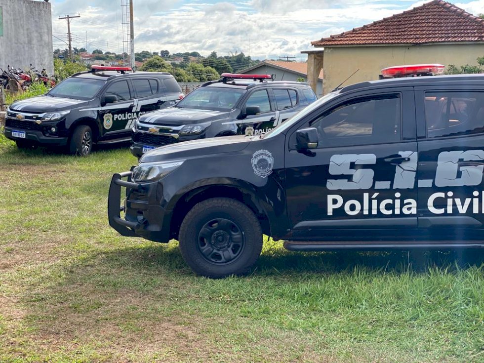 Operação da Polícia Civil cumpre 5 mandados de busca e apreensão e fecha entreposto de distribuição de drogas.
