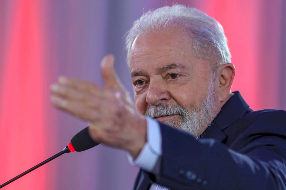 Governo Bolsonaro autoriza ida de 3 assessores em viagem de Lula ao México