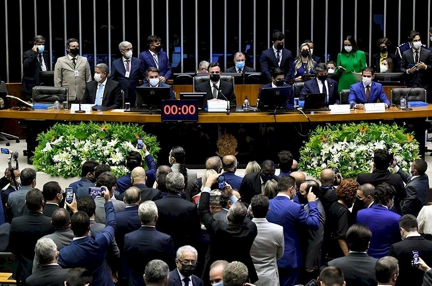 Ao lado de Bolsonaro, Pacheco defende democracia, ciência e vacina e critica desinformação