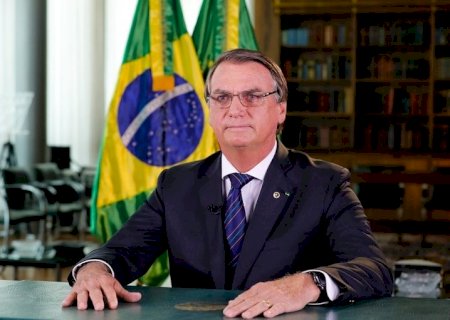 Presidente Jair Bolsonaro se coloca a disposição para ajudar brasileiros da Ucrânia.