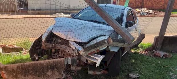 Motorista perde controle de carro e invade creche em cidade de MS