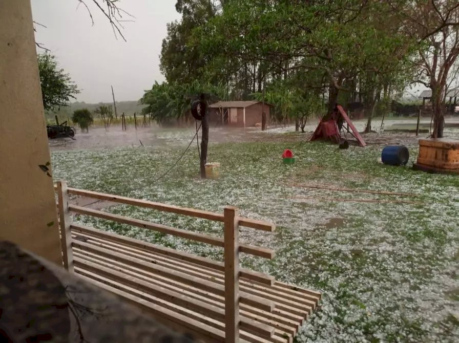 Temporal com granizo destelha casas e arrasa plantações na região sul de MS