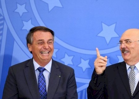 Milton Ribeiro confirma à PF que recebeu pastores a pedido de Bolsonaro