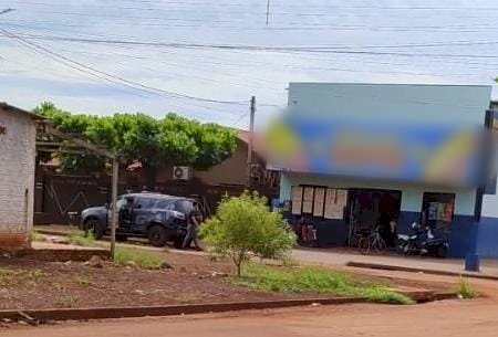 Homem abandona coleta de lixo para esfaquear a ex-mulher que fica em estado grave