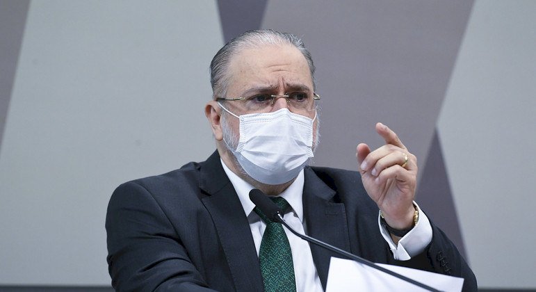 Aras arquiva notícia-crime de Bolsonaro contra Moraes