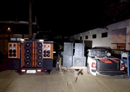 PMA de Batayporã, do 8º Batalhão PM e Polícia Civil encerram festa em chácara, autuam proprietário em R$ 5 mil por poluição sonora