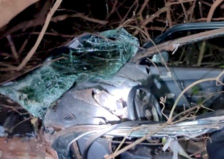 Homem em Saveiro fica em estado grave após acidente com carretas na BR 163