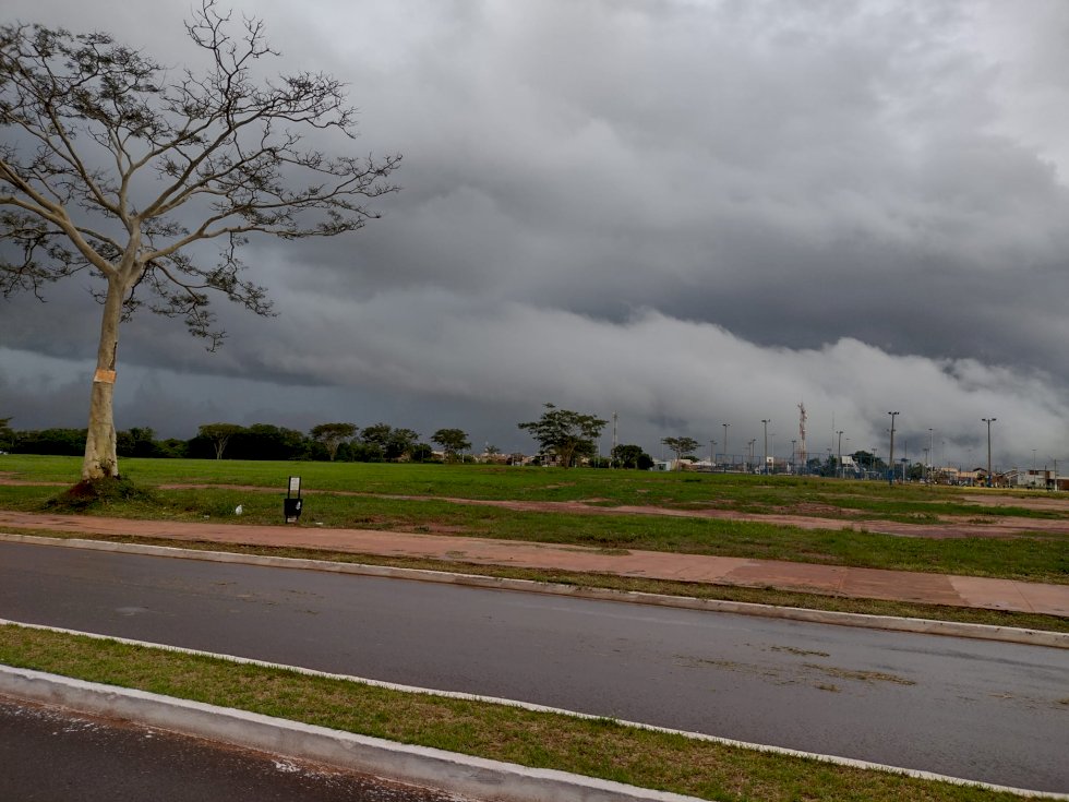 Ivinhema - Segundo Clima Tempo,  durante este final de semana o tempo continua seco e sem chuva, e a temperatura cai e chove na semana que vem.