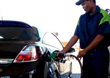 Postos de gasolina terão de informar preços de antes e depois do decreto de teto do ICMS