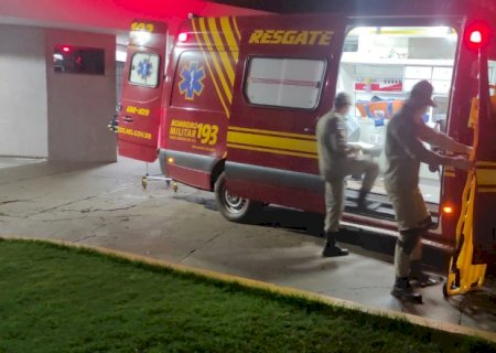 Dois adultos e duas crianças ficam feridos em queda de veículo em córrego em Rio Brilhante
