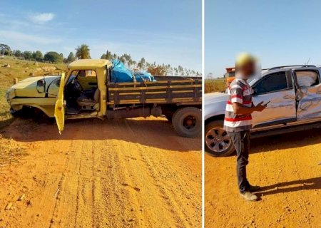 Caminhão e caminhonete colidem em estrada na zona rural de Taquarussu