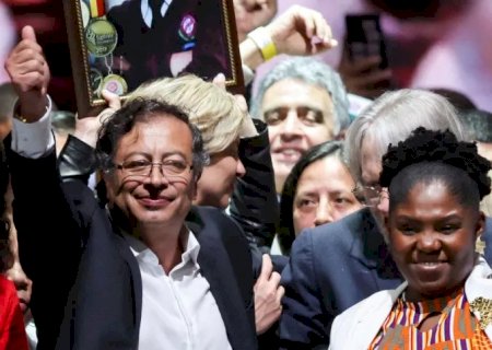 Primeiro presidente de esquerda da Colômbia, Gustavo Petro toma posse hoje