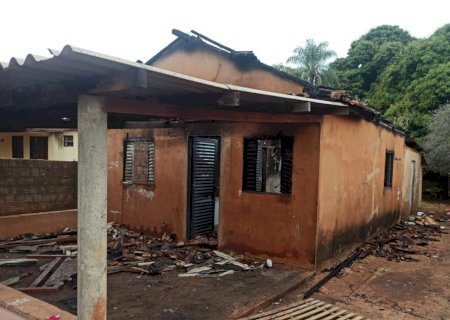 Homem ateia fogo em quarto onde dormiam ex-mulher e duas crianças