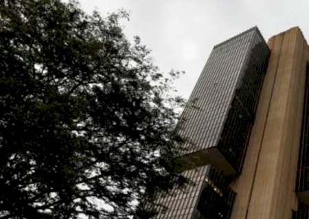 Alta dos juros para conter a inflação ameaça crescimento econômico