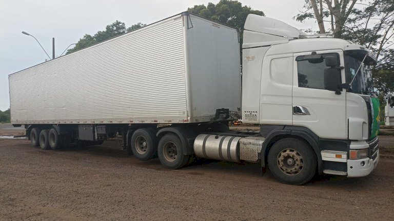 PRF recupera em Nova Alvorada do Sul (MS) caminhão que seria levado para a fronteira.