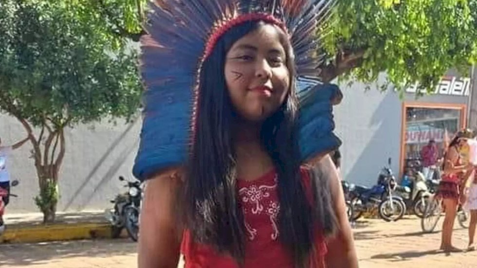 Adolescente de 13 anos morre ao cair de carroceria e ser esmagada por geladeira em cidade de MS