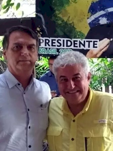 Vergonha Igrejas evangélicas estam virando palanques para políticos -Ex-ministro de Bolsonaro pede votos em igreja e fiel reclama: \'Está errado\'.