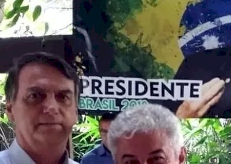 Vergonha Igrejas evangélicas estam virando palanques para políticos -Ex-ministro de Bolsonaro pede votos em igreja e fiel reclama: 'Está errado'.