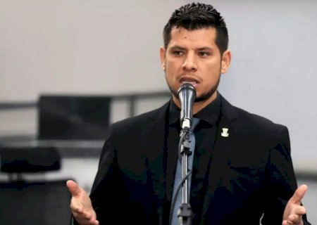 Justiça suspende decisão e barra posse de Tiago Vargas como deputado estadual.