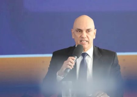 Moraes ordena que PRF desbloqueie todas as rodovias imediatamente.