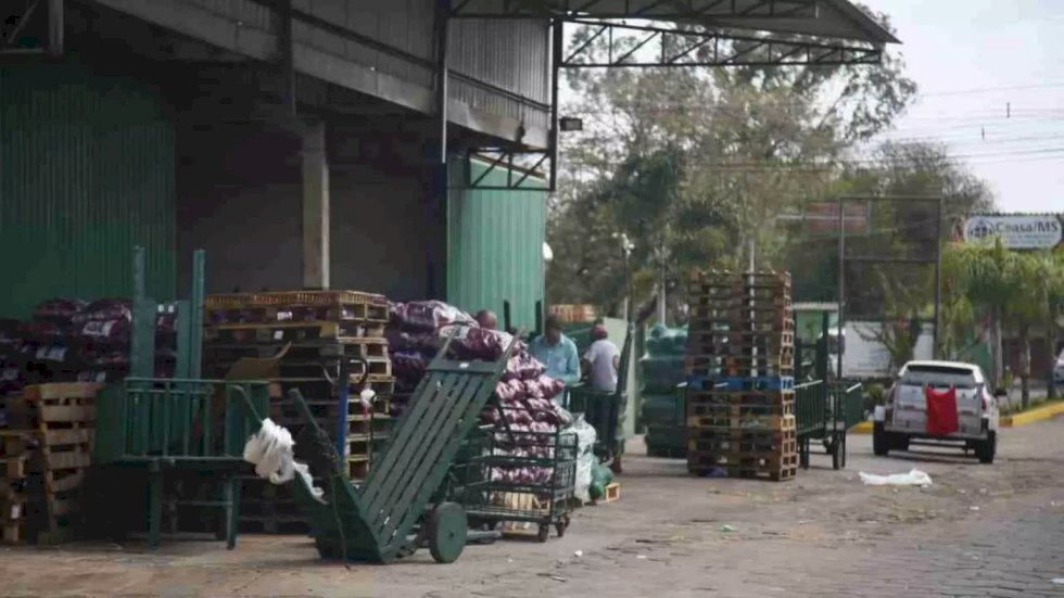 Bloqueios em rodovias causam desabastecimento no Ceasa-MS; batata tem alta de até 62%.