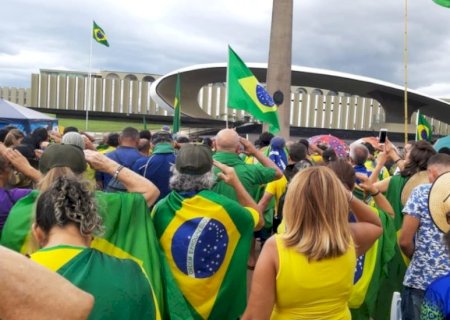 Acampados, “patriotas” tuítam para Bolsonaro: “Perdi emprego e mulher.