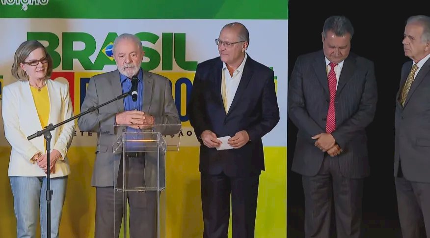 Lula anuncia primeiros nomes para equipe ministerial de seu governo.