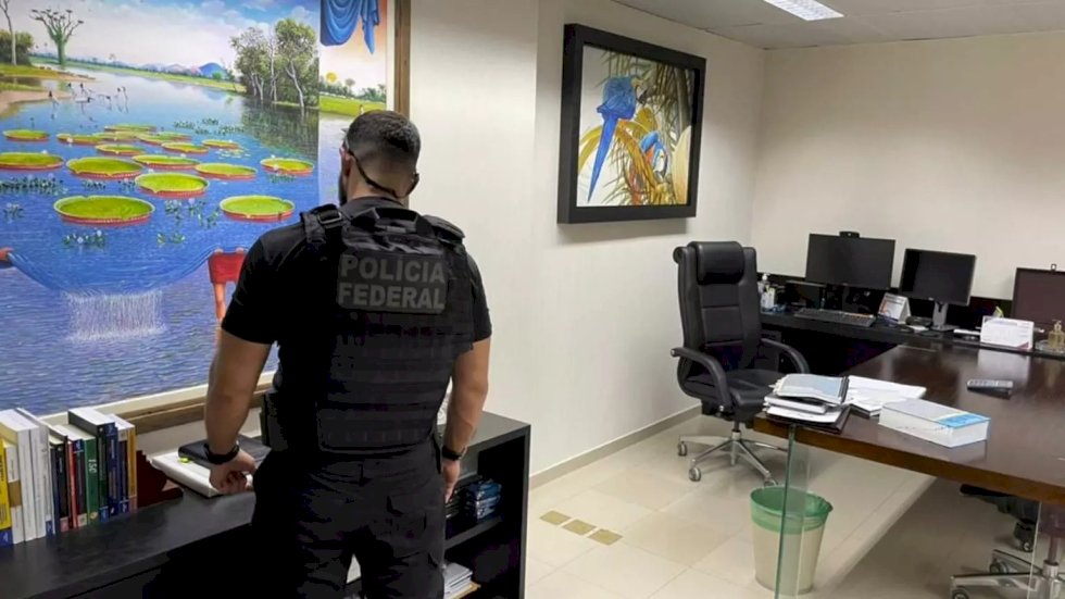 Três conselheiros do TCE-MS são afastados em operação da PF por fraude em licitação.