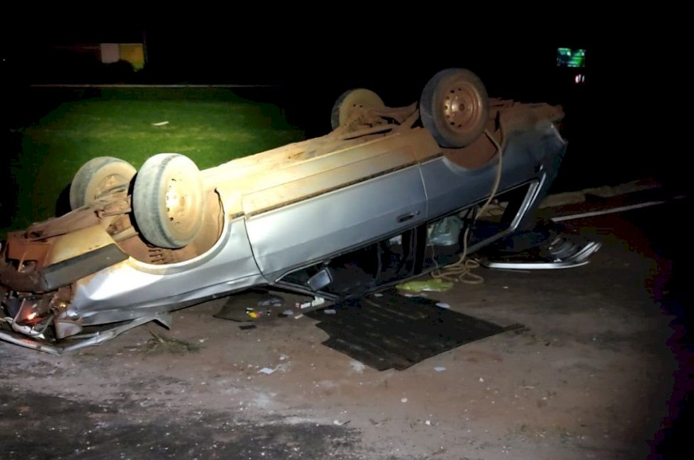 Condutor perde controle e capota carro na MS-276 em Anaurilândia