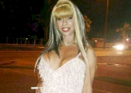 Transexual tem rosto desfigurado com facadas e morre em casa.
