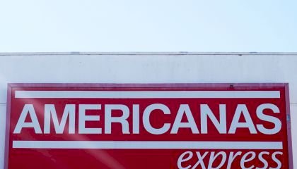 Em leilão após rombo histórico, ações da Americanas recuam 75%, a R$ 3.