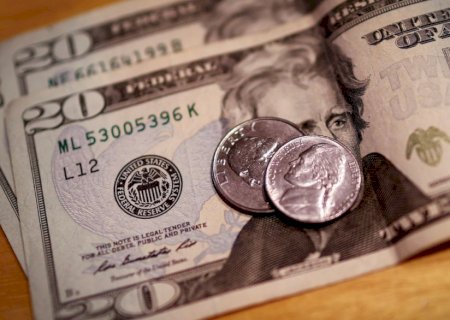 Dólar cai para R$ 5,10 após declarações de Haddad sobre reformas.