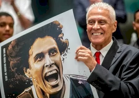 Roberto Dinamite, maior ídolo do Vasco, morre aos 68 anos.