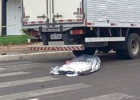Acidente entre moto e caminhão deixa uma vítima fatal em cidade no MS.