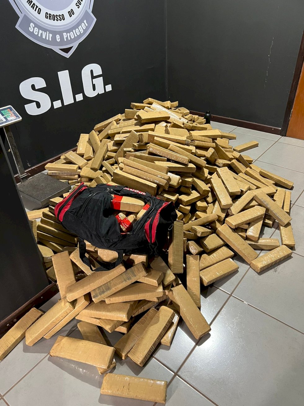 Ivinhema -A Policia Cívil por meio de investigação gerais, prendeu em flagrante homem com 470 kg de maconha.