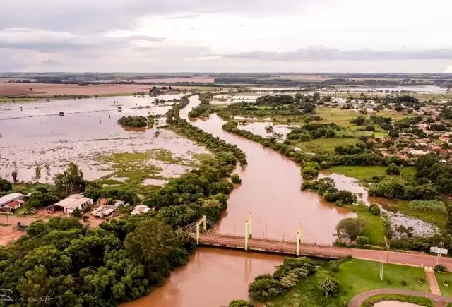 Cheia do Rio Dourados deixa Ilha do Sol debaixo d’água em Fátima do Sul .