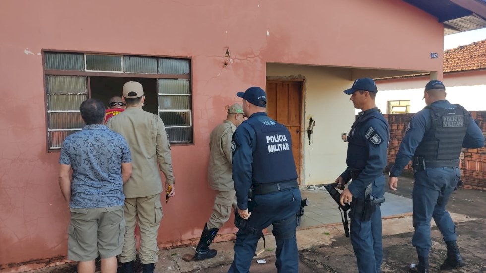 Ivinhema - Por cumprimento de determinação judicial de internação compulsória de paciente psiquiátrico, Corpo de Bombeiros e PM foram solicitados.