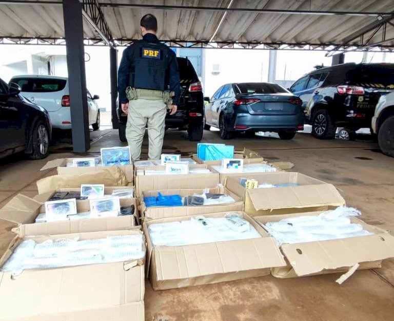 PRF apreende 1.119 celulares sem documentação fiscal em Três Lagoas