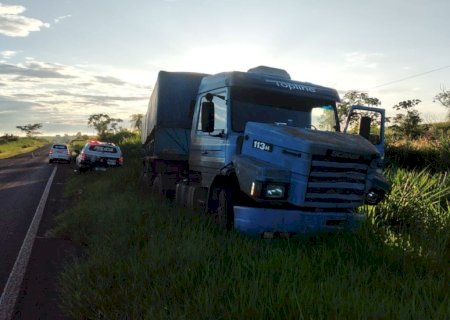 Ivinhema - Acidente grave entre carreta e moto na BR 376 deixa uma vitima fatal.