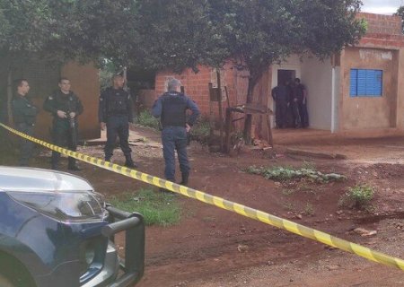 Homem é morto por policial militar durante ocorrência em distrito.