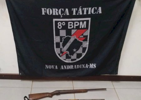 Ivinhema - Polícia Militar prende dois homens por tráfico de drogas e porte ilegal de arma de fogo.