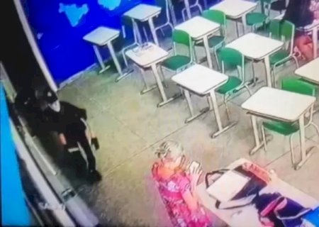 Professora de 71 anos morre após ser esfaqueada por aluno em escola de SP.