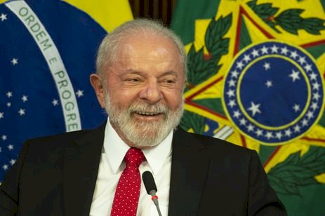 Brasil vai crescer mais que os pessimistas estão prevendo, diz Lula.