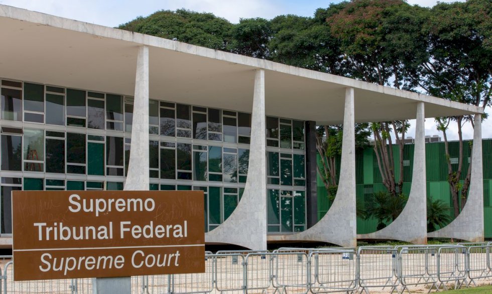 STF decide sobre negociação prévia de demissões em massa.