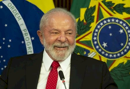 Brasil vai crescer mais que os pessimistas estão prevendo, diz Lula.